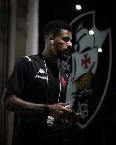 Jair é uma das novidades no time titular do Vasco
