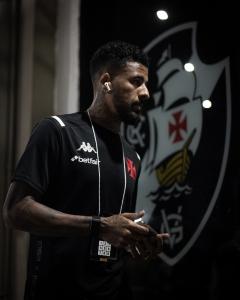Jair é uma das novidades no time titular do Vasco