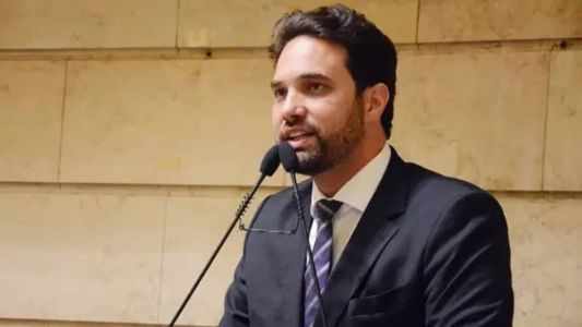 A decisão foi tomada por unanimidade, durante plenária na sede do Cremerj da qual participaram por videoconferência Jairinho e seu advogado, além dos diretores do Conselho