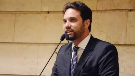 A decisão foi tomada por unanimidade, durante plenária na sede do Cremerj da qual participaram por videoconferência Jairinho e seu advogado, além dos diretores do Conselho