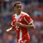 Musiala volta para Alemanha de jato e passará por cirurgia após fraturar a fíbula