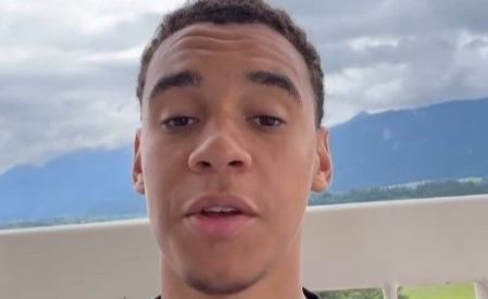 Jamal Musiala em vídeo após sofrer grave lesão no Mundial de Clubes da Fifa