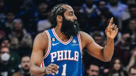 James Harden em ação pelo Philadelphia 76ers