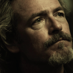 Morre James McCaffrey, voz de Max Payne, aos 65 anos