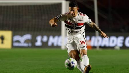 James Rodríguez em ação pelo São Paulo contra o Fortaleza