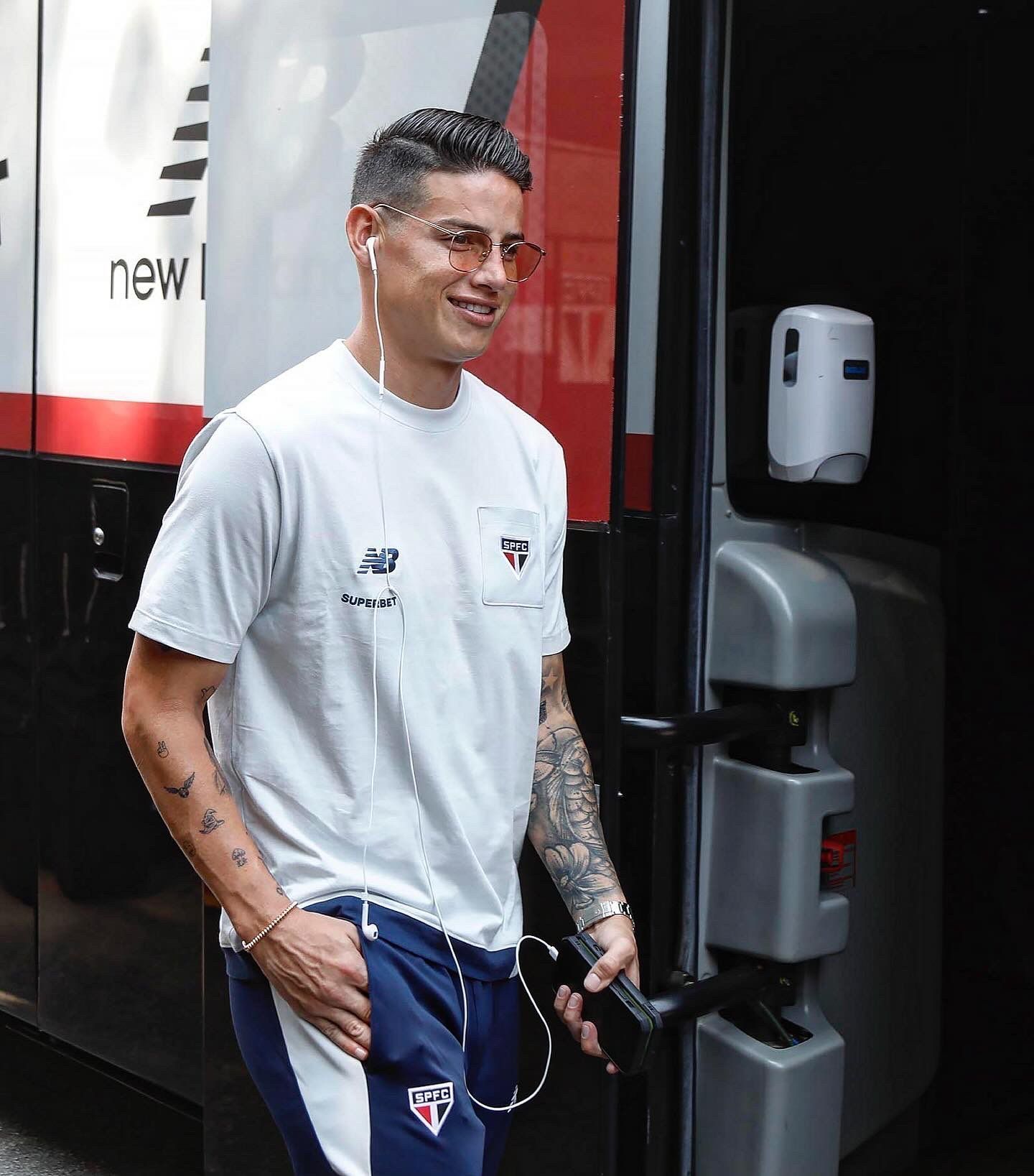 James e Luiz Gustavo se recuperam de lesão no São Paulo e estão à disposição de Zubeldía