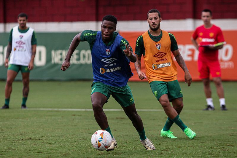 Fernando Diniz vai dar mais chances para reforço colombiano do Fluminense