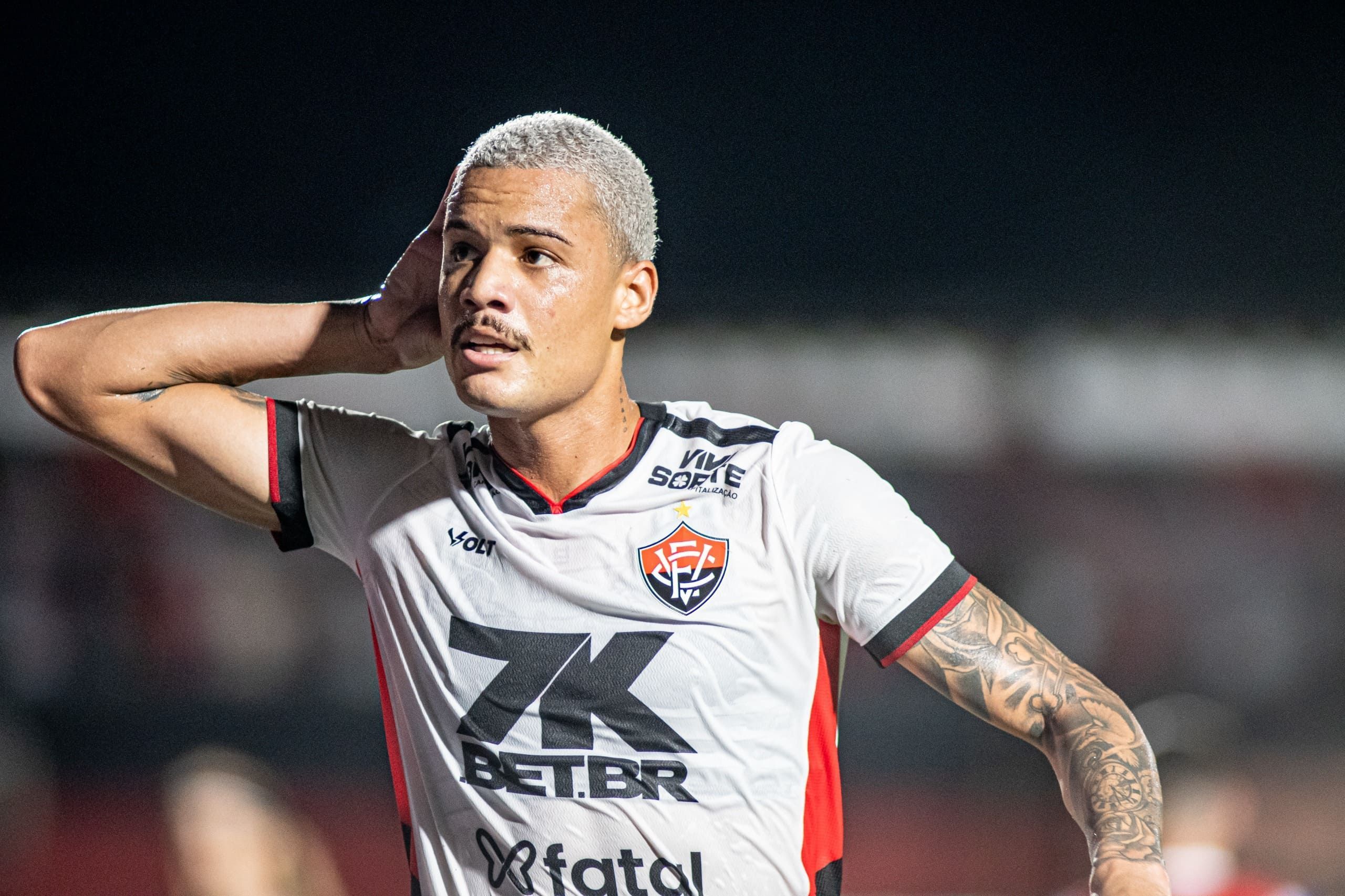 Vitória vence Fortaleza, quebra sequência negativa e sai do Z4 do Brasileirão