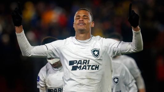 Janderson comemorando o segundo gol do Botafogo diante do Patronato