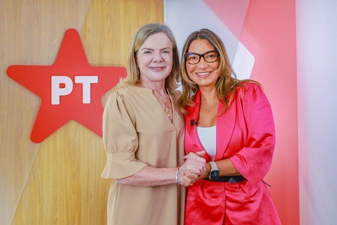 Gleisi e Janja aparecem juntas e anunciam parceria para festa de aniversário do PT