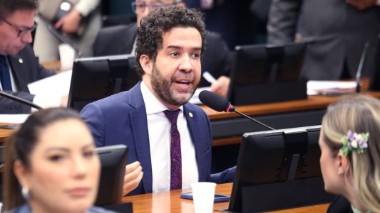 Janones é um dos deputados aliados a Lula no Congresso Nacional