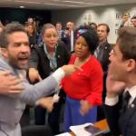 Janones é suspenso por 90 dias após ofensas a Nikolas Ferreira; deputado alega ter sido agredido