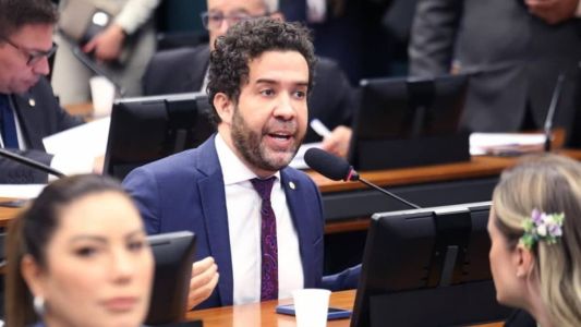 Janones participa de sessão da Comissão de Constituição e Justiça da Câmara