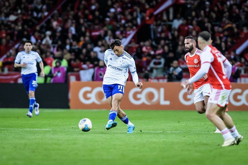 Jovem volta a ser utilizado por Seabra no Cruzeiro após mais de dois meses sem jogar