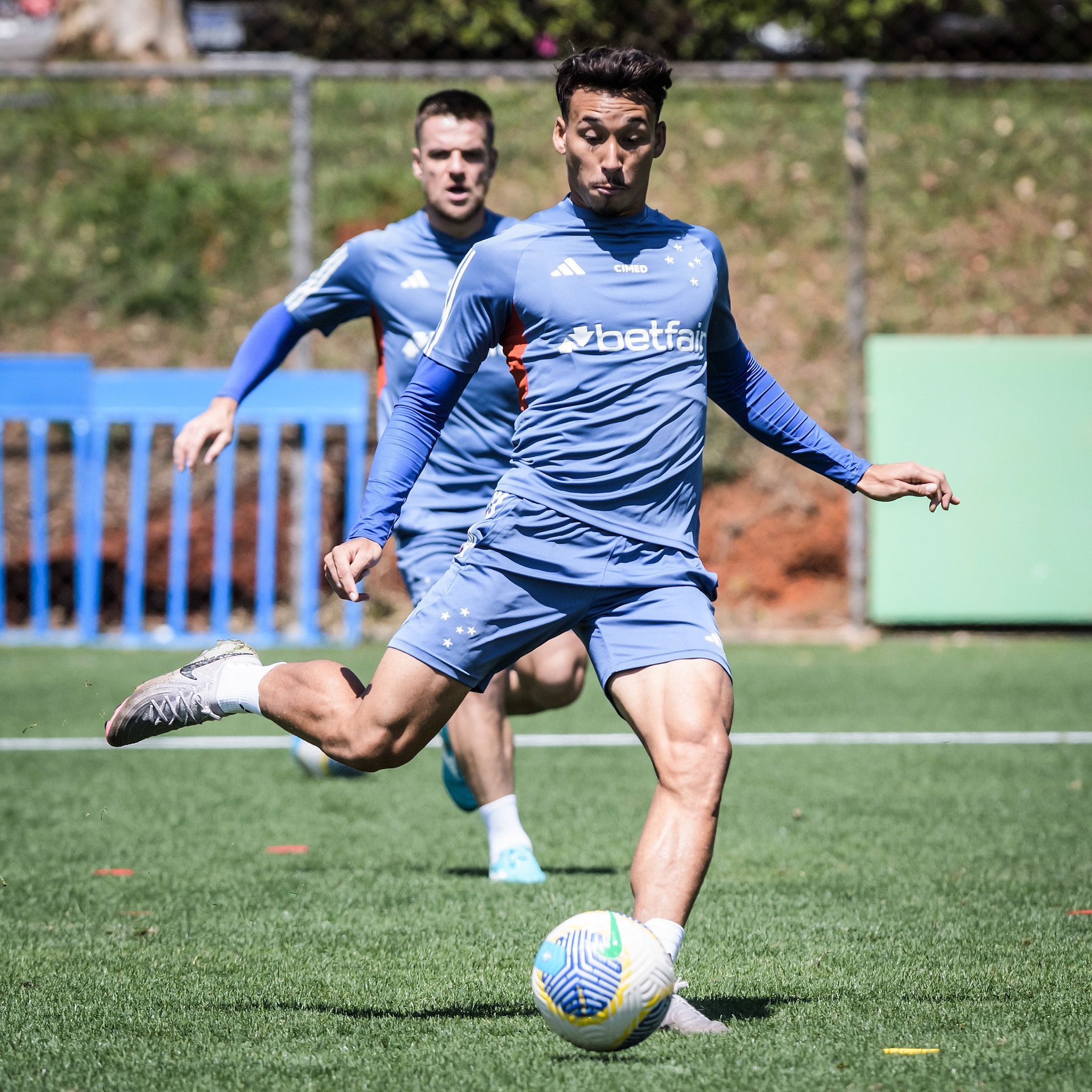 Cruzeiro prepara cirurgia do volante Japa; saiba prazo de recuperação do volante