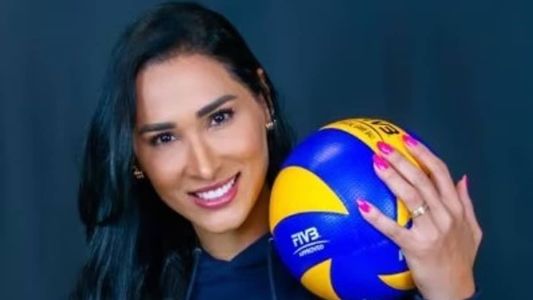 Jaqueline anunciou fim da aposentadoria para voltar a jogar vôlei