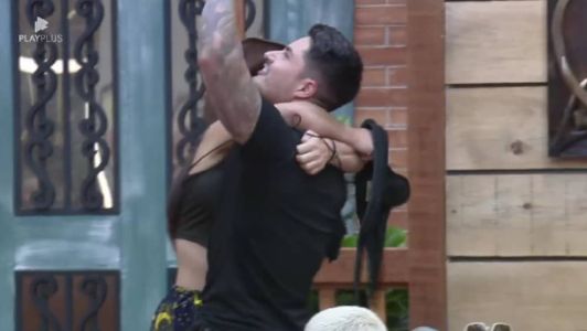 Jaquelline abraça Lucas e comemora volta de peão