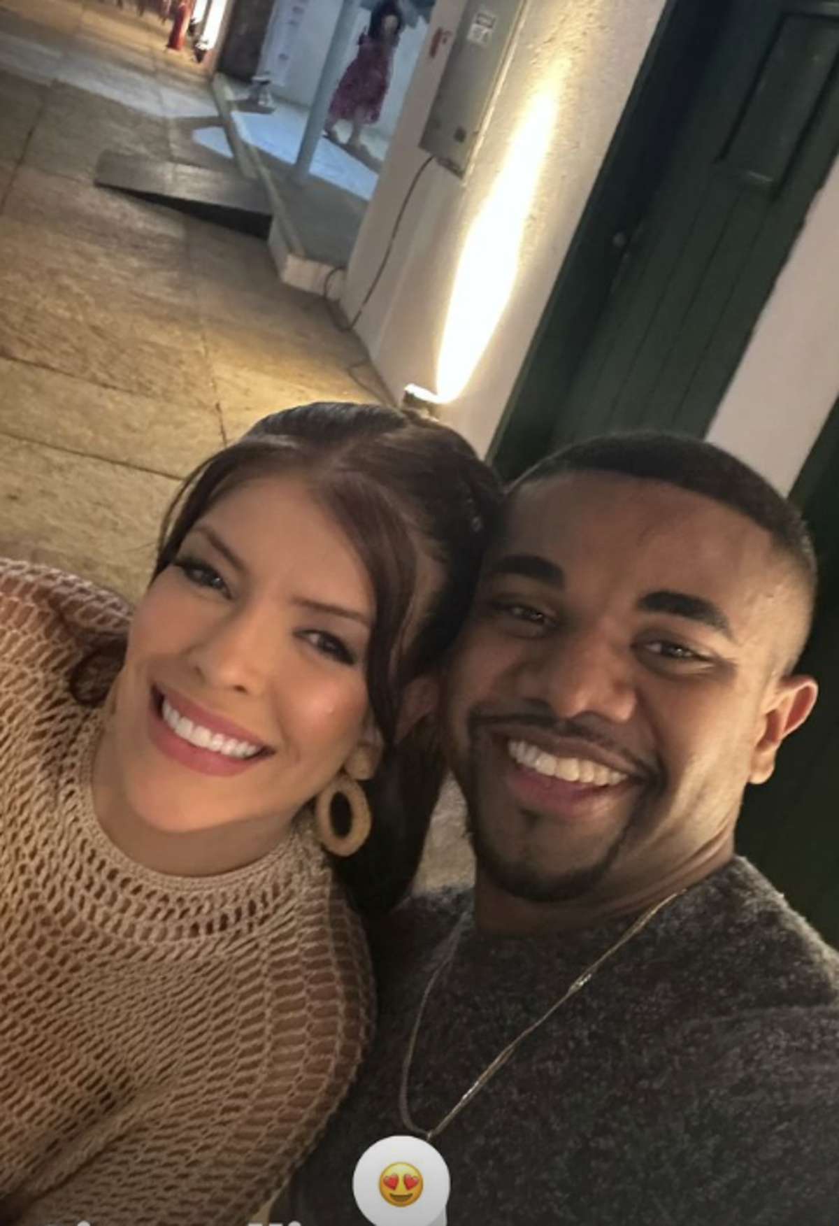 Campeão do BBB 24, Davi aparece coladinho com Jaquelline Grohalski, da Fazenda 15, em Parintins