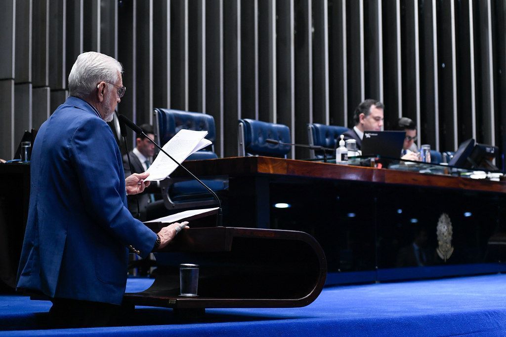 Senado aprova projeto do governo para reajustar salários de servidores públicos federais