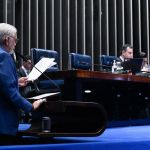 Senado aprova projeto do governo para reajustar salários de servidores públicos federais