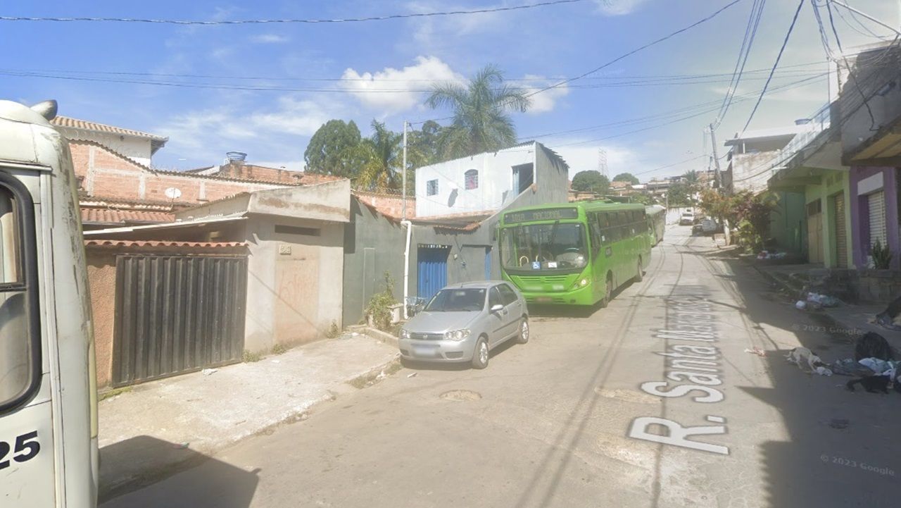Homem é baleado duas vezes na cabeça e adolescente é atingida na boca na Grande BH
