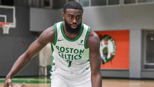 Jaylen Brown renovou com o Celtics