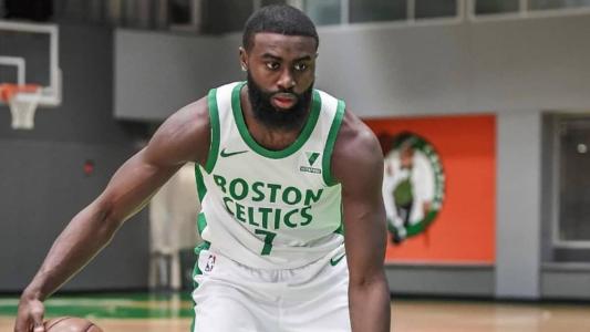 Jaylen Brown renovou com o Celtics