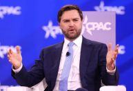 Vance diz que Trump busca acordo com Irã e defende progresso do povo iraniano