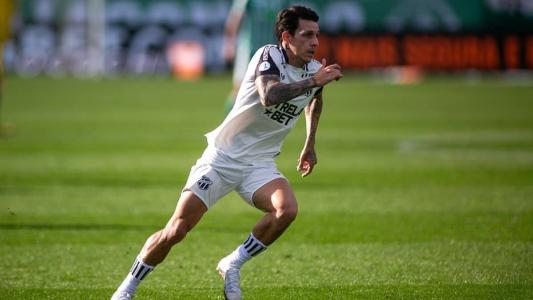Jean Carlos deve ser o substituto de Chay para enfrentar o Vitória no domingo