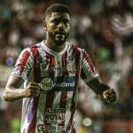 Um mês após lesão, Mangabeira ainda aguarda cirurgia; Náutico explica atraso