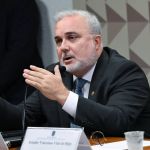 Presidente da Petrobras defende reinjeção de gás em poços de petróleo