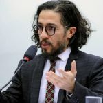 STF obriga Justiça do Rio a julgar Carlos Bolsonaro por difamação contra Jean Wyllys