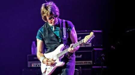 Jeff Beck foi considerado um dos maiores guitarristas da história