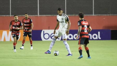 Jefferson, do Ceará, em ação contra o Vitória. Botafogo vai pagar mais de R$ 2 milhões pelo jogador
