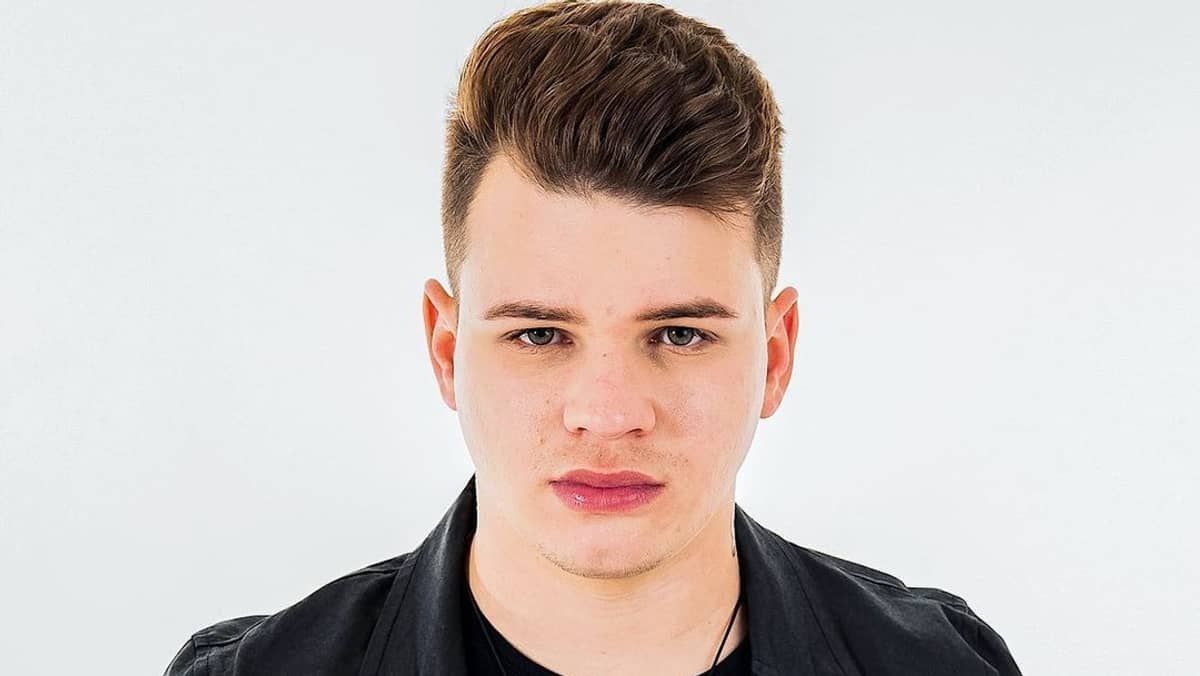 Cantor sertanejo morre em acidente ao ter carro atingido por ladrão em fuga