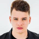 Cantor sertanejo morre em acidente ao ter carro atingido por ladrão em fuga