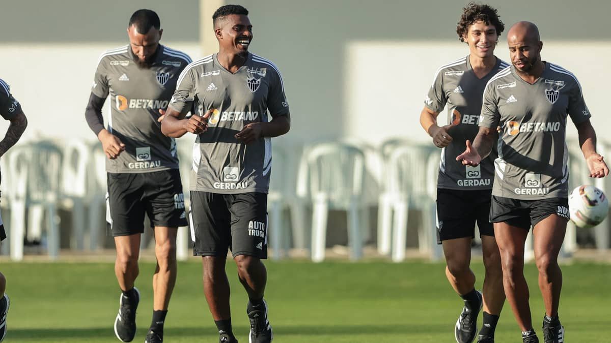 Jemerson analisa sistema defensivo do Atlético e cita evolução no entrosamento