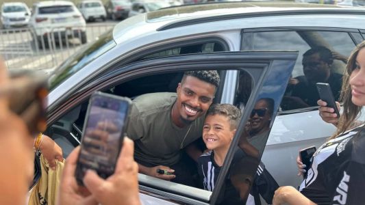 Jemerson na chegada à Cidade do Galo nesta quarta-feira (14)