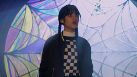 Jenna Ortega recebeu sua primeira indicação ao Emmy nesta quarta-feira (12), por seu papel em Wandinha