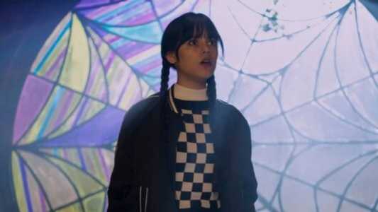 Jenna Ortega recebeu sua primeira indicação ao Emmy nesta quarta-feira (12), por seu papel em Wandinha