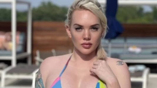 Jennifer Barlow tenta retomar carreira de modelo após ter perna amputada