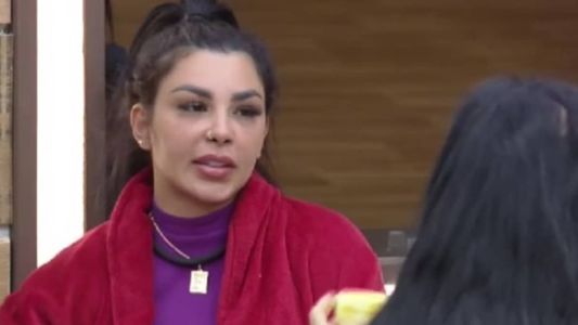 Jenny mira em amigos de Rachel no reality