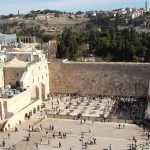 Em meio a tensão, Jerusalém tem celebrações judaicas, cristãs e muçulmanas