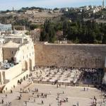 Em meio a tensão, Jerusalém tem celebrações judaicas, cristãs e muçulmanas