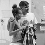 Atacante do Atlético lamenta morte de fã e presta homenagem na rede social