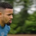 Gabriel Jesus celebra evolução na recuperação de lesão no joelho: ‘Me sinto leve’