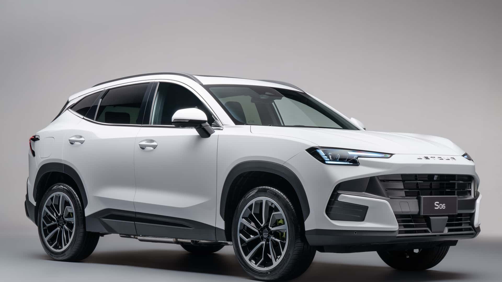 Jetour S06 estreia prometendo autonomia de 1.200 km; veja os preços das versões