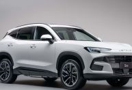 Jetour S06 estreia prometendo autonomia de 1.200 km; veja os preços das versões