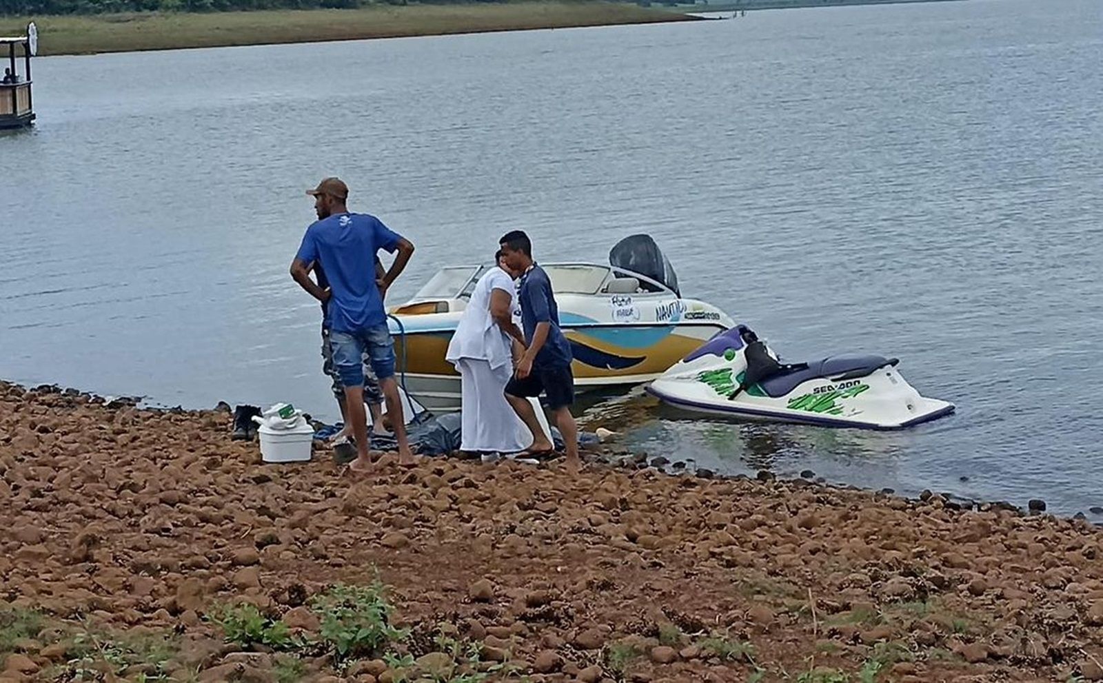 Batida entre lancha e jet ski mata adolescente e homem no interior de MG