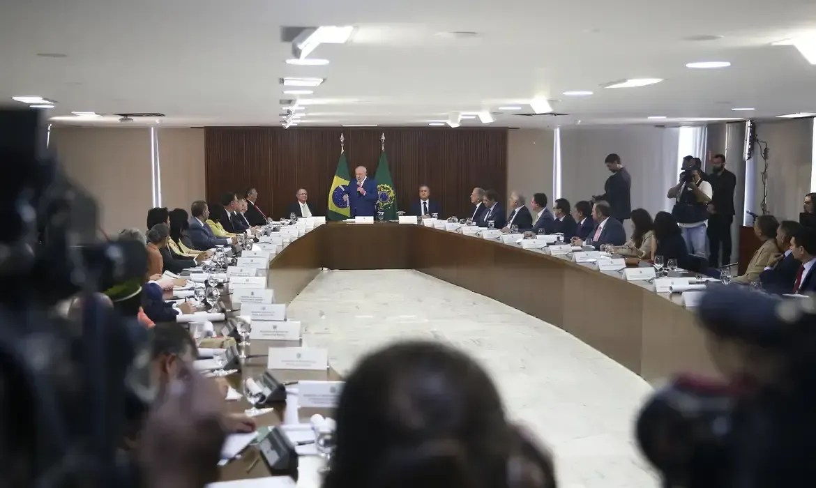 Lula marca 'confra' com ministros para quinta (21)